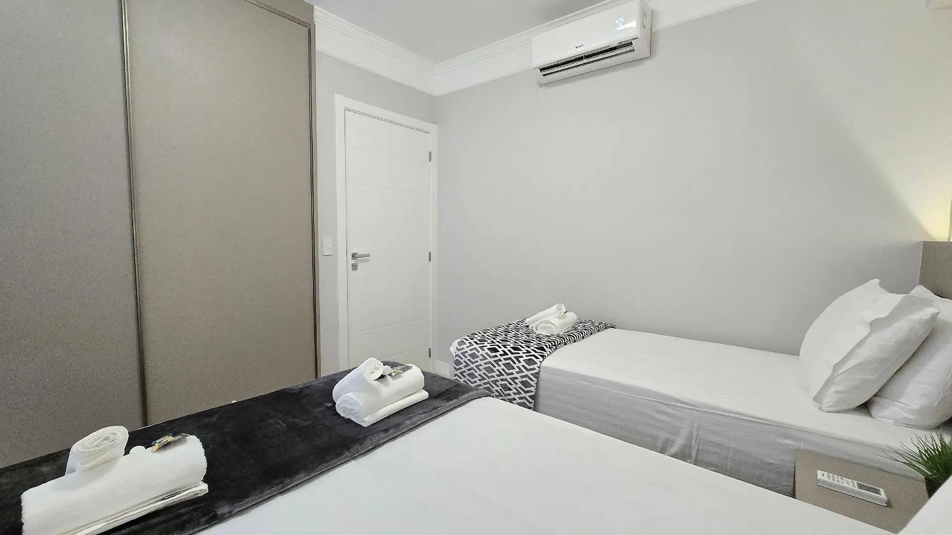 Costa Sul Apartamentos Centro Bc/Piscina/Jacuzzi/Garagem Balneário Camboriú