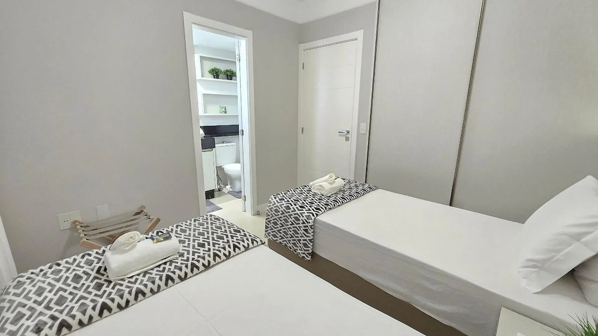Costa Sul Apartamentos Centro Bc/Piscina/Jacuzzi/Garagem Balneário Camboriú