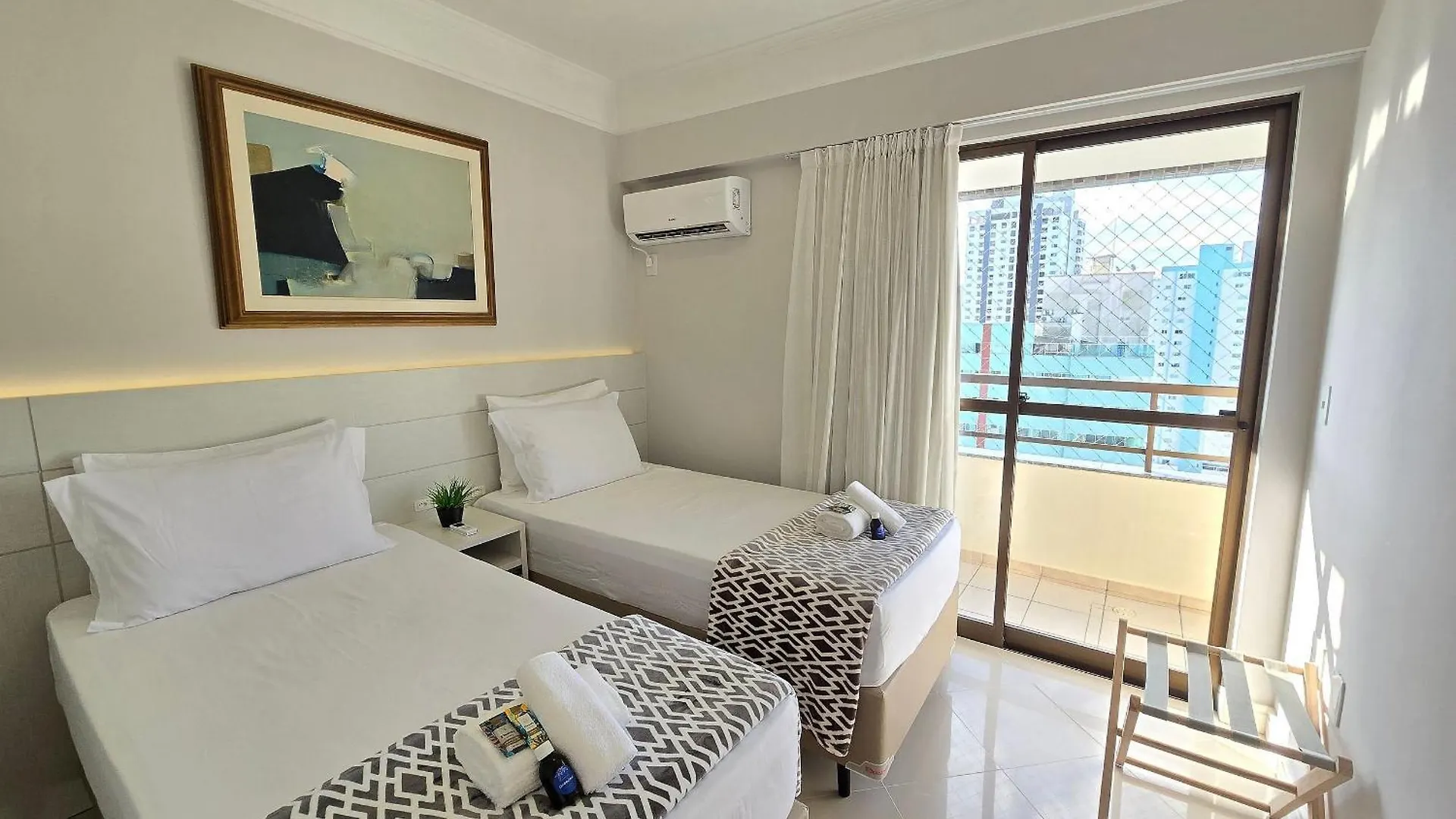 Costa Sul Apartamentos Centro Bc/Piscina/Jacuzzi/Garagem Balneário Camboriú