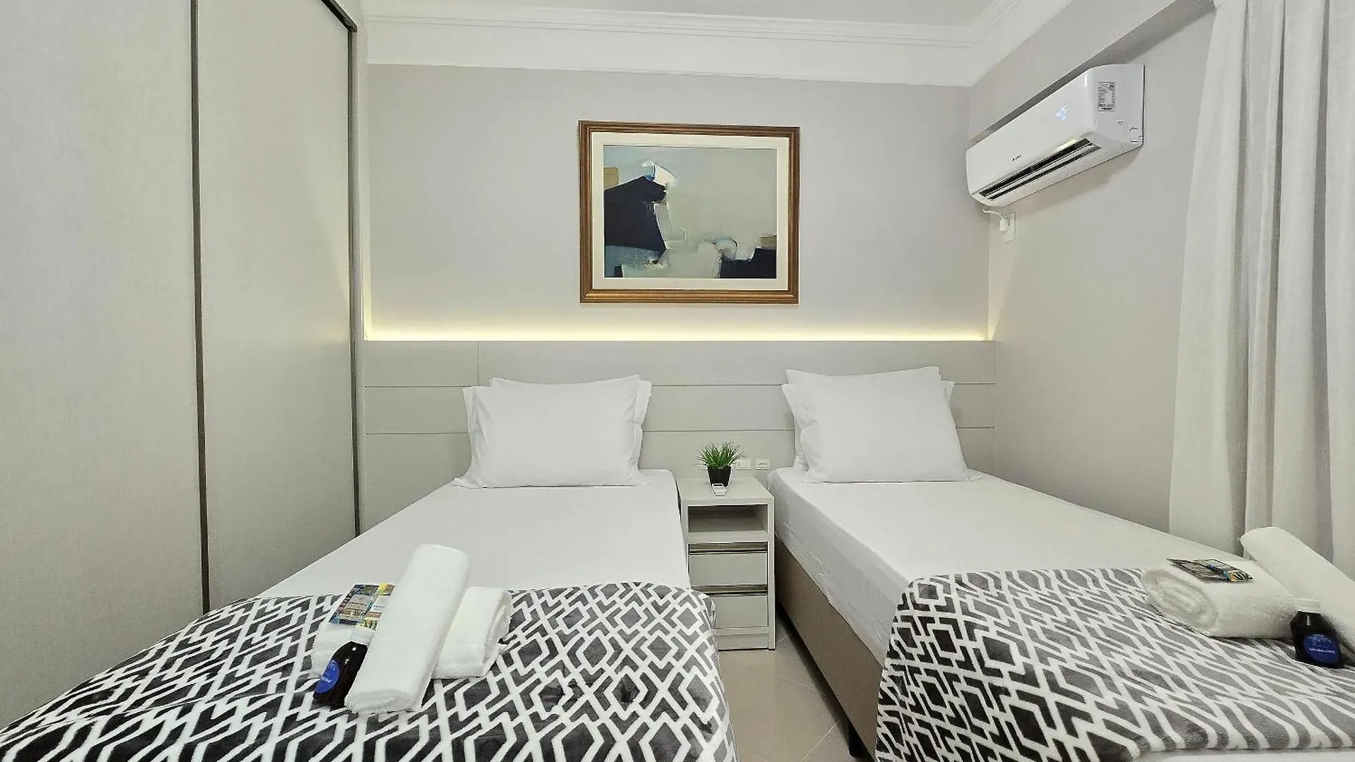 Costa Sul Apartamentos Centro Bc/Piscina/Jacuzzi/Garagem Balneário Camboriú Brasil